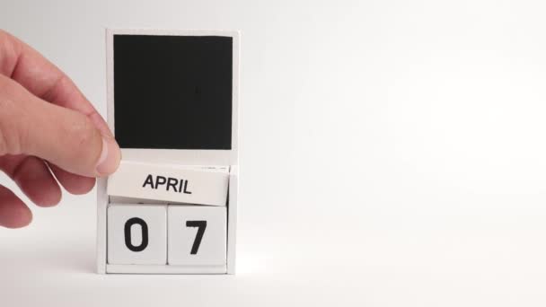 日期为4月7日的日历和一个设计师的位置 特定日期事件的说明性说明 — 图库视频影像