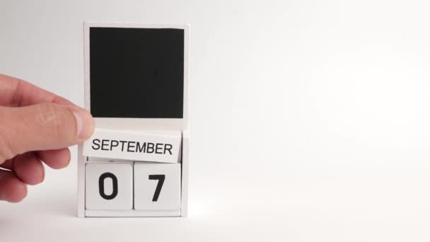 日期为9月7日的日历和一个设计师的位置 特定日期事件的说明性说明 — 图库视频影像