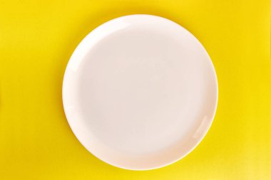 Sarı arka planda beyaz plaka. Tasarımcılar için grafik arkaplan.