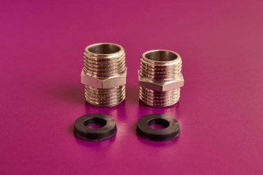 Boru hattı elementleri ve lastik contalar için harici iplikli çift meme ucu. Tesisat ve ısıtma..