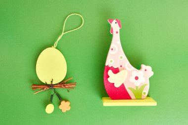 Easter composition of chicken and eggs on a green background. Easter celebration.