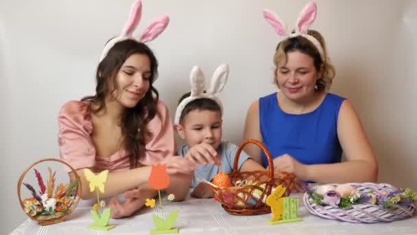 Mother Daughter Son Looking Easter Eggs Celebrating Easter Family Easter — Stok video