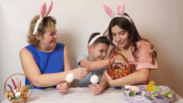 Mother Daughter Son Looking Easter Eggs Celebrating Easter Family Easter — Stock videók