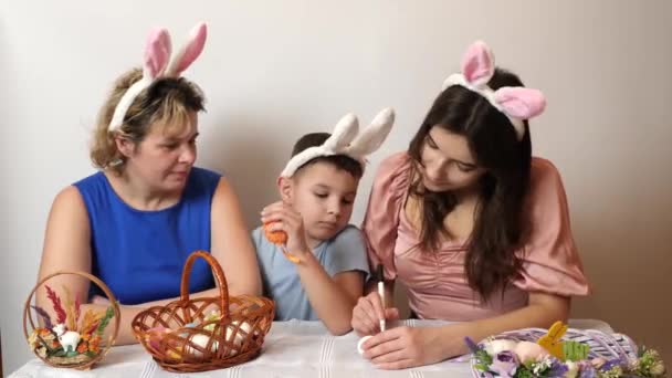 Prasasti Paskah Akan Dibuat Pada Telur Perayaan Paskah Selamat Paskah — Stok Video