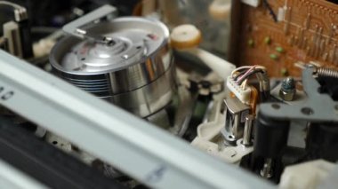 Loading a VHS tape and the operation of the tape extension mechanism of the video player. Video imaging technologies.