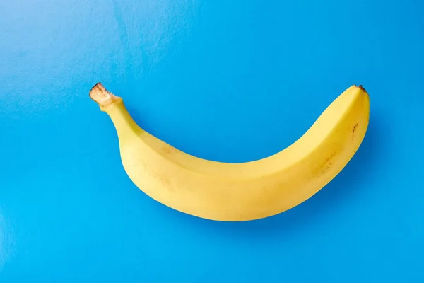 Gul Mogen Banan Blå Bakgrund — Stockfoto
