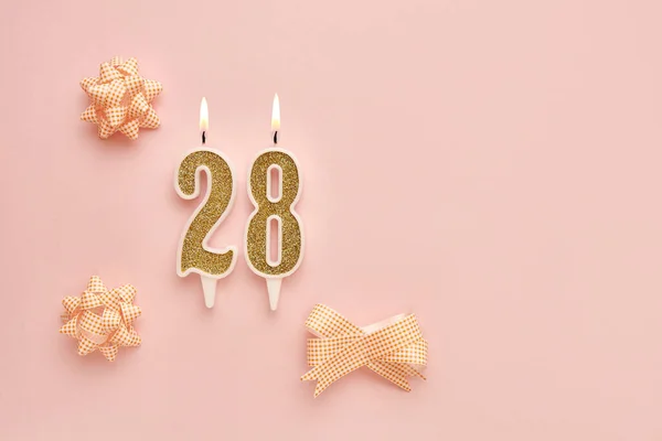 Pastel Pembe Arka Planda Numara Şenlikli Dekorasyonlar Mutlu Doğum Günü — Stok fotoğraf
