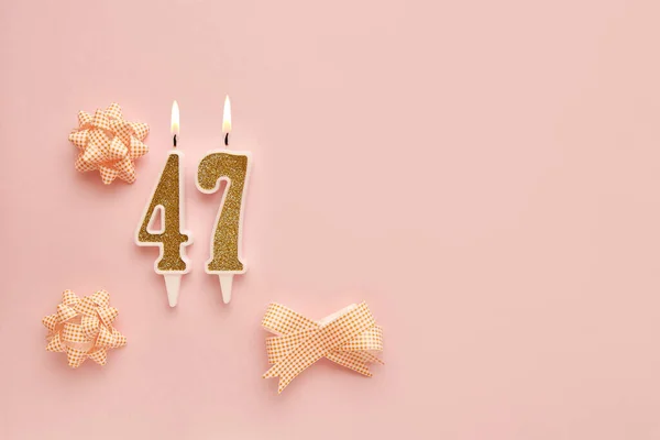 Pastel Pembe Arka Planda Şenlikli Dekorasyonlu Numara Mutlu Doğum Günü — Stok fotoğraf