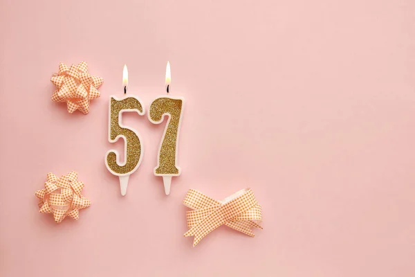 Ljus Med Nummer Pastellrosa Bakgrund Med Festlig Inredning Grattis Födelsedagen — Stockfoto