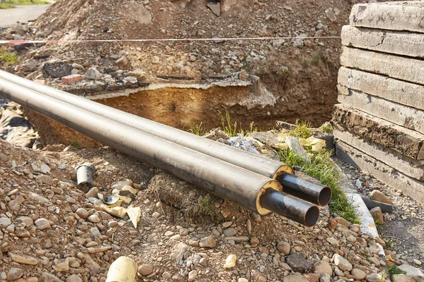 Baustelle Bau Eines Zentralheizungsnetzes Aus Isolierten Rohren Wasserversorgungsnetz — Stockfoto