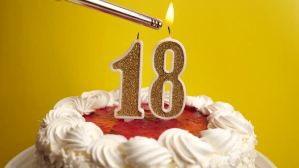 케이크에 양초에 붙인다 생일이나 기념비적 행사를 기념하는 기념식의 — 비디오