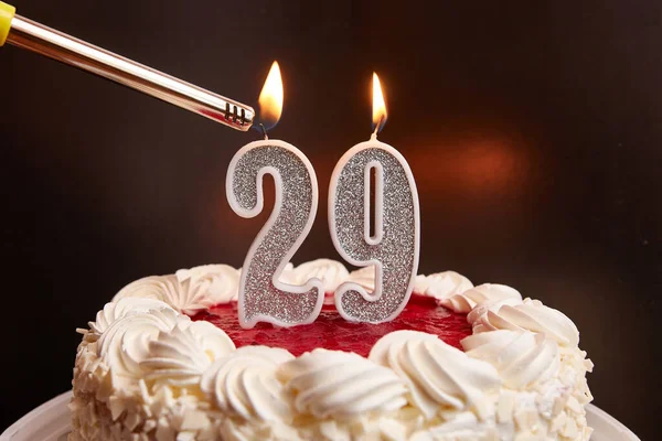 Enciende Una Vela Forma Número Pegada Pastel Festivo Celebrar Cumpleaños — Foto de Stock
