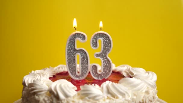 Bayram Pastasına Eklenen Numaralı Mumla Söndürülür Bir Doğum Gününü Tarihi — Stok video
