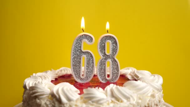 이라는 숫자로 케이크에 삽입되어 터지게 생일이나 기념비적 행사를 기념하는 기념식의 — 비디오