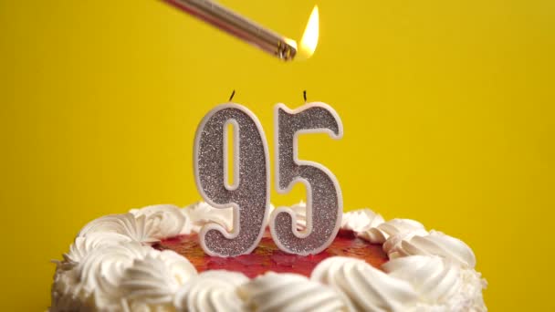 숫자로 케이크에 생일이나 기념비적 행사를 기념하는 기념식의 — 비디오