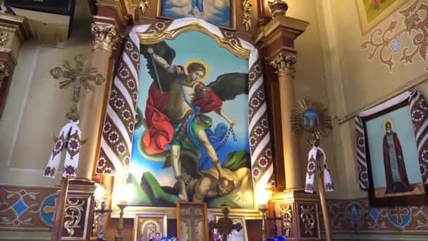 Mihály Arkangyal Ikonja Görög Katolikus Templom Ikonosztázisán Egyházak Templomok Ukrajna — Stock videók