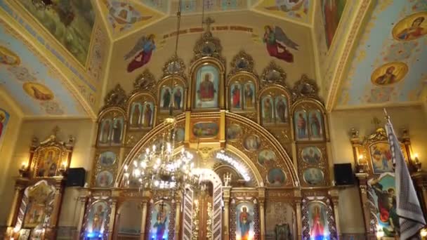 Interiör Arkitektur Den Ortodoxa Kyrkan Med Målning Och Ikonostas Kyrkor — Stockvideo