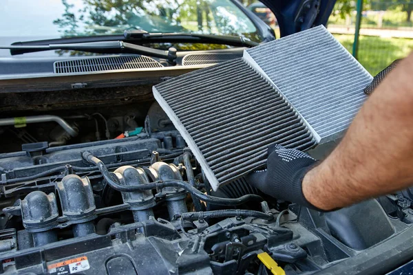 Old Clogged Air Filter Replaced New One Car Repair Maintenance — Stock Photo, Image