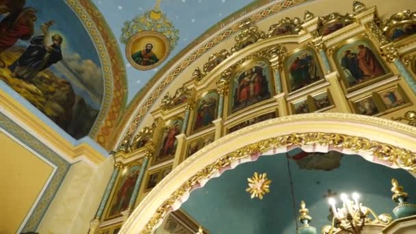 Interiör Arkitektur Den Ortodoxa Kyrkan Med Målning Ikonostas Och Panikadylo — Stockvideo