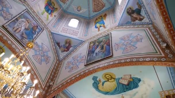 Interiør Arkitektur Den Ortodokse Kirken Med Maleri Ikonostase Panikadylo – stockvideo