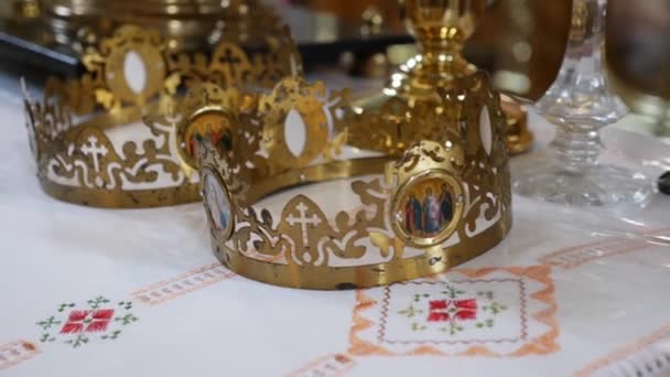 Wedding Ceremony Golden Crowns Placed Church Throne — Stockvideo