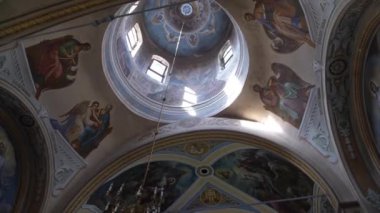 İç mekan, Ortodoks kilisesinin mimarisi, resim, ikonostaz ve panikadylo.