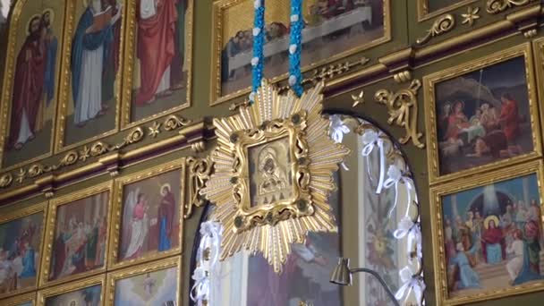 Interior Arquitectura Una Iglesia Ortodoxa Con Una Pintura Iconostasio Icono — Vídeo de stock