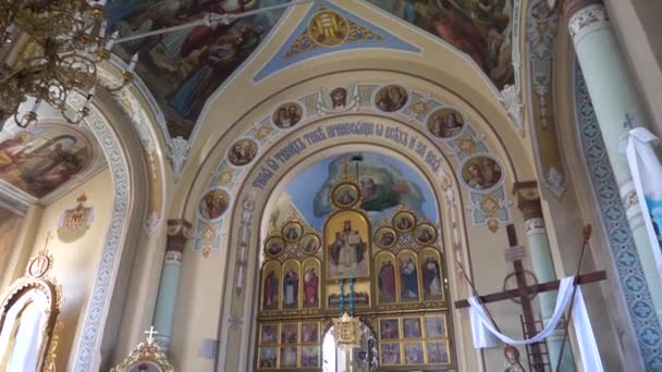 Interiör Arkitektur Den Ortodoxa Kyrkan Med Målning Ikonostas Och Panikadylo — Stockvideo