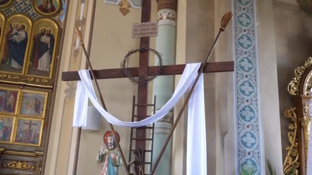 Interior Arquitectura Una Iglesia Ortodoxa Con Una Cruz Medio — Vídeos de Stock