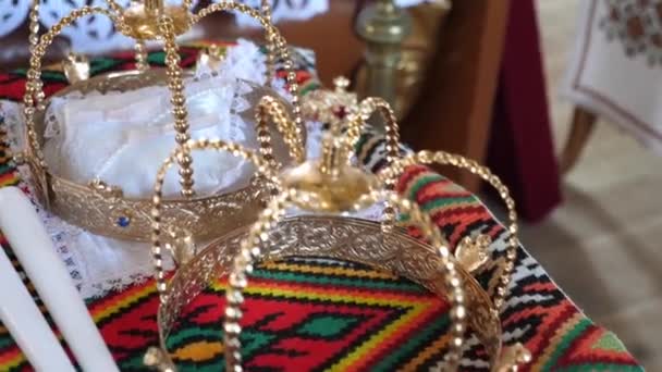 Wedding Ceremony Golden Crowns Placed Church Throne — Vídeos de Stock