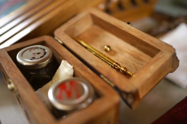 Kilisenin kutsamak için kullandığı eşyalar. Hıristiyan inananların kutsanması.