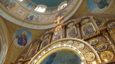 İç mekan, Ortodoks kilisesinin mimarisi, resim, ikonostaz ve panikadylo.