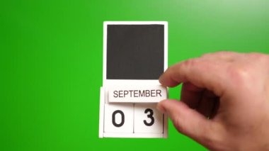 Yeşil arka planda 3 Eylül tarihli takvim. Belirli bir tarihteki olay için illüstrasyon.