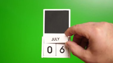 Yeşil arka planda 6 Temmuz tarihli takvim. Belirli bir tarihteki olay için illüstrasyon.