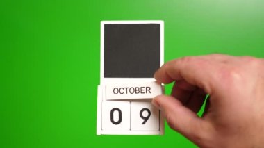 9 Ekim tarihli takvim yeşil arka planda. Belirli bir tarihteki olay için illüstrasyon.
