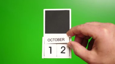 12 Ekim tarihli takvim yeşil arka planda. Belirli bir tarihteki olay için illüstrasyon.