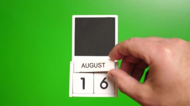 16 Ağustos tarihli takvim yeşil arka planda. Belirli bir tarihteki olay için illüstrasyon.