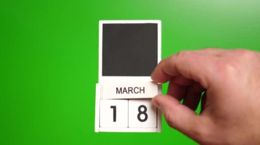 18 Mart tarihli takvim yeşil arka planda. Belirli bir tarihteki olay için illüstrasyon.