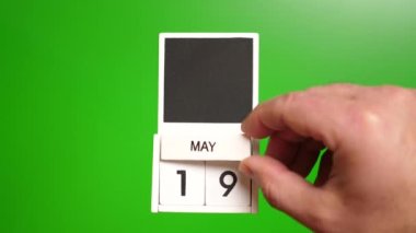 Yeşil arka planda 19 Mayıs tarihli takvim. Belirli bir tarihteki olay için illüstrasyon.