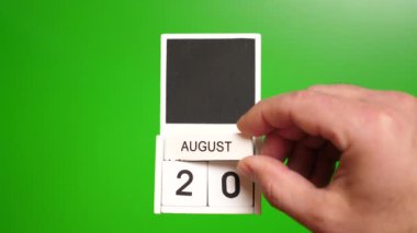 20 Ağustos tarihli takvim yeşil arka planda. Belirli bir tarihteki olay için illüstrasyon.