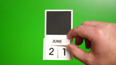 Yeşil arka planda 21 Haziran tarihli takvim. Belirli bir tarihteki olay için illüstrasyon.