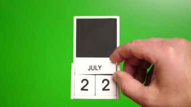 22 Temmuz tarihli takvim yeşil arka planda. Belirli bir tarihteki olay için illüstrasyon.