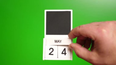 Yeşil arka planda 24 Mayıs tarihli takvim. Belirli bir tarihteki olay için illüstrasyon.