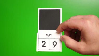 Yeşil arka planda 29 Mayıs tarihli takvim. Belirli bir tarihteki olay için illüstrasyon.