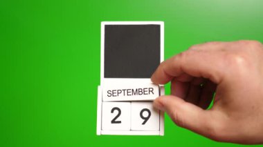 Takvim 29 Eylül 'de yeşil arka planda. Belirli bir tarihteki olay için illüstrasyon.