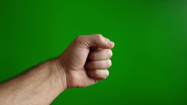 Ein Mann Spreizt Seine Finger Und Zählt Auf Grünem Hintergrund — Stockvideo