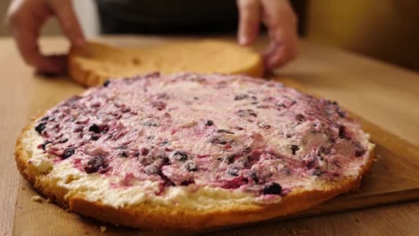 Menambahkan Isi Kue Memasak Pie Meriah Rumah — Stok Video