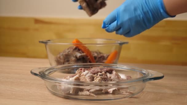 Χωρίζουμε Κομμάτια Κρέατος Από Οστά Προετοιμασία Πιάτων Βάση Κρέας — Αρχείο Βίντεο