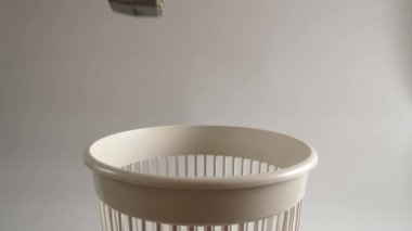 Eski et çekici geri dönüşüm için çöpe atılır.