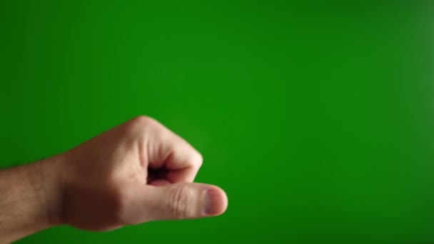 Мужчина Проявляет Неприязнь Пальцами Зеленом Фоне Плохо Большие Пальцы Вниз — стоковое видео